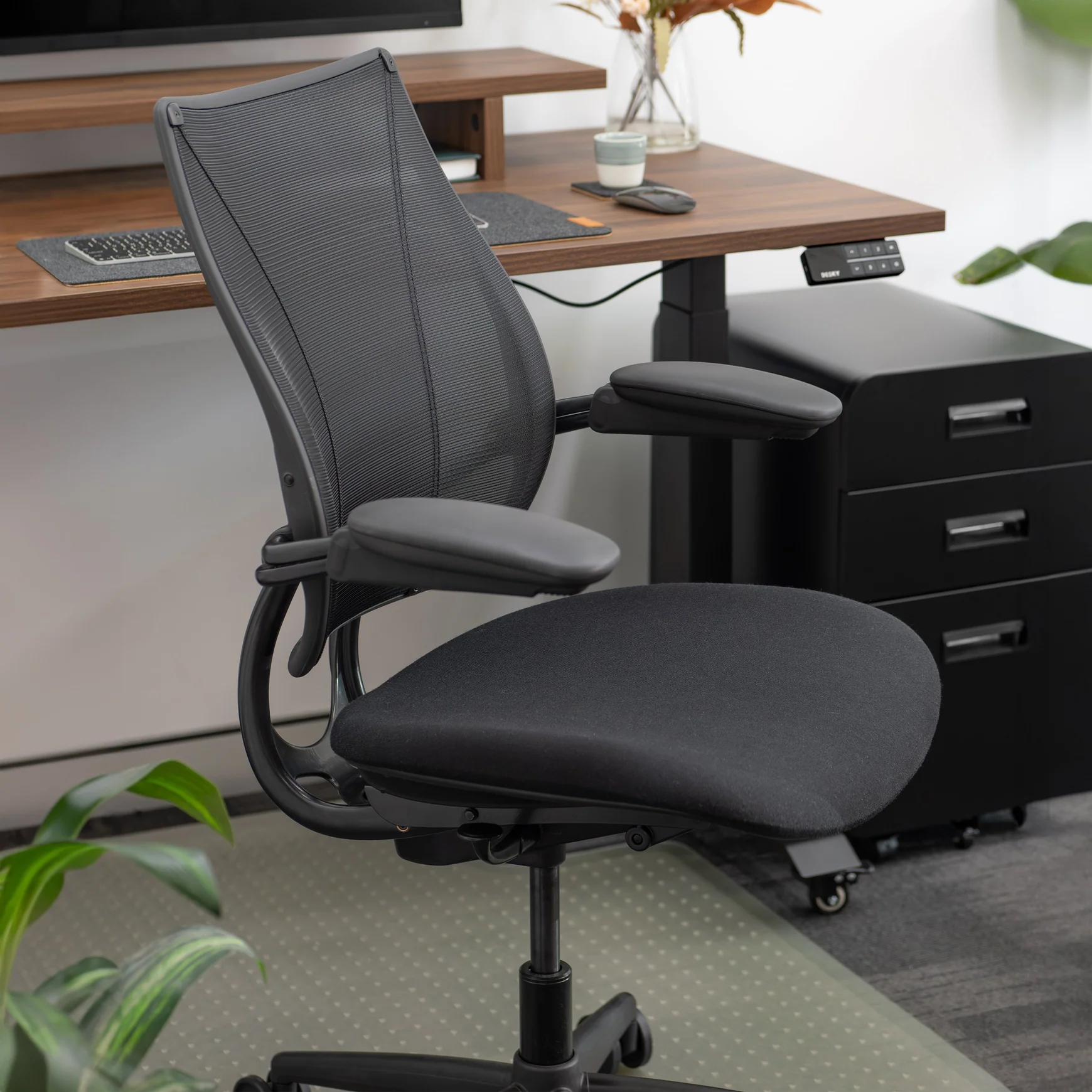 5_Humanscale_Liberty_Mesh_Chair_1740x - ERGO OFFICE & HOME CHAIRS